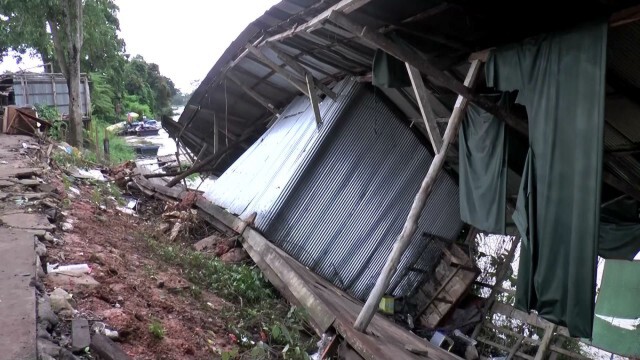 พายุถล่มฐานทหารลงแม่น้ำสุไหงโก-ลก