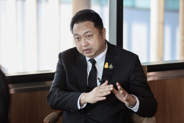 'รัฐมนตรีสุชาติ' ห่วงใยครอบครัวล่ามกระทรวงแรงงานเสียชีวิตจากปอดติดเชื้อ