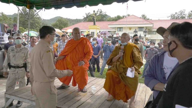 ชาวแม่พริกนับพันปิดถนนค้าน "เหมืองแร่"