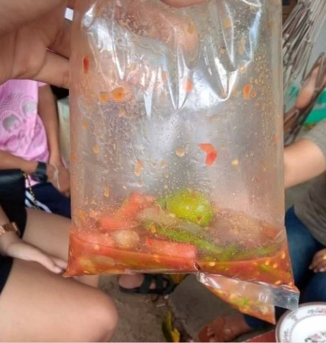 ลูกค้าซื้อเหลากุ้งสด ได้ของถึงสตั๊น ชาวเน็ตลั่นหรือจะใส่เป็นวิญญาณกุ้งให้ฟรีๆยังไม่เอาเลย