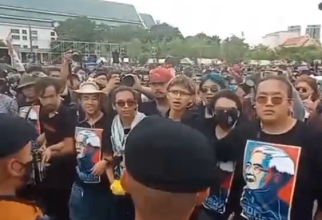 ตร. ประกาศให้ม็อบยุติการชุมนุม ภายใน 1 ชม. เหตุผิดพรบ.การชุมนุม