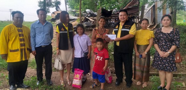 สุดหดหู่ ไฟไหม้บ้านหญิงชรา มอดทั้งหลัง ไร้ที่พัก เสื้อผ้า อาหาร ซ้ำ มีหลาน 2 คนต้องดูแล