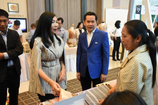 อุตฯ ปลื้มยกระดับผ้าทออีสานยอดขายทะลุ 2 ล้านบาท