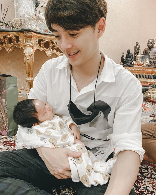 "ป๊อป ศุภสิทธิ์" อดีตบอยแบนด์ เปิดตัวลูกและภรรยาเซอร์ไพรส์สื่อ