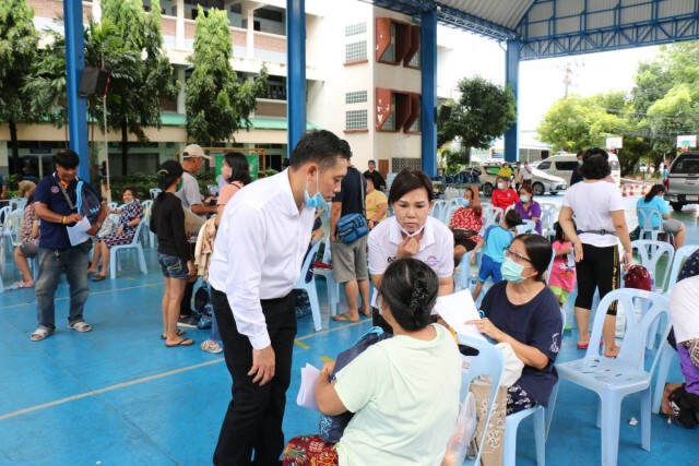 พปชร. ลงพื้นที่ให้กำลังใจผู้ประสบภัยเพลิงไหม้ซอยเชิดวุฒากาศ 7