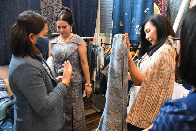 อุตฯ ปลื้มยกระดับผ้าทออีสานยอดขายทะลุ 2 ล้านบาท