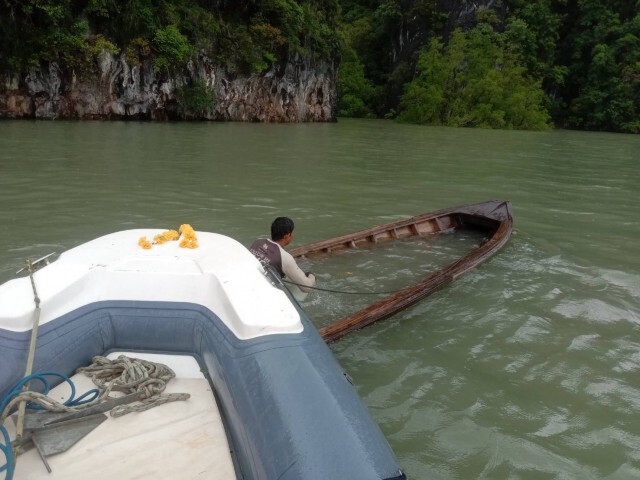 คลื่นซัดเรือประมงล่ม