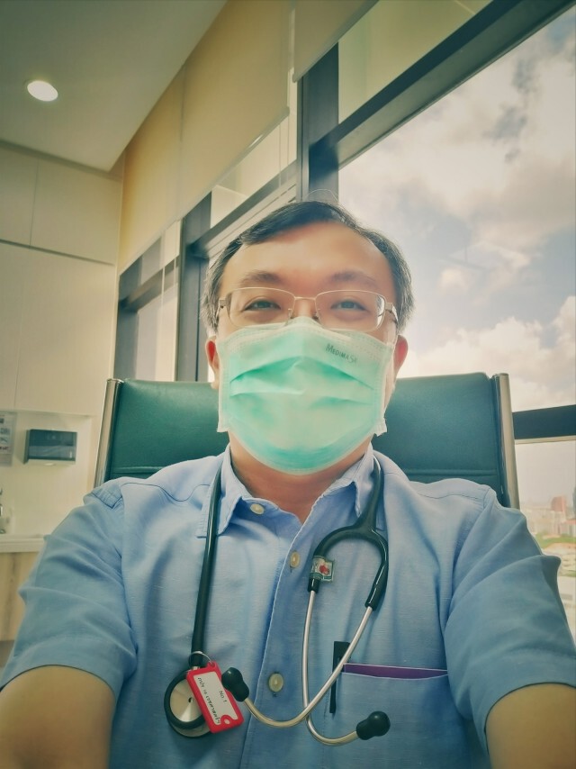 "หมอธีระ" เตือนม็อบ! การชุมนุมมีความเสี่ยงในการระบาดโควิดสูง หากรักชาติควรป้องกันตัวอย่างเต็มที่