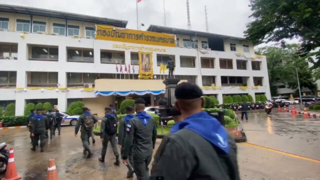 'ตำรวจนครบาล' เคลื่อนกำลังเตรียมประจำจุด - เปิดแถลง 10.00 น.