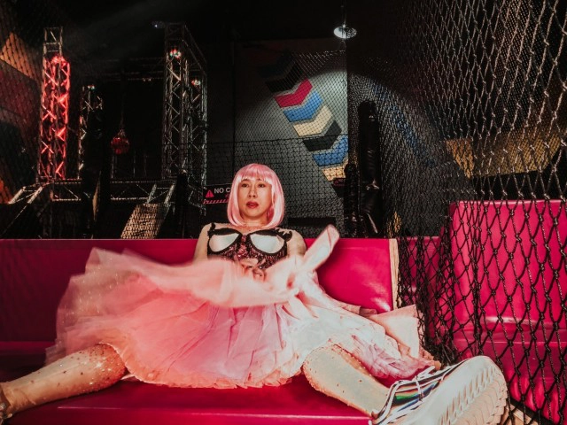 "โอ๋ ปารีเณ" ดาว TikTok ส่งซิงเกิลใหม่ ตาลอยไม่ตั้ลลัก