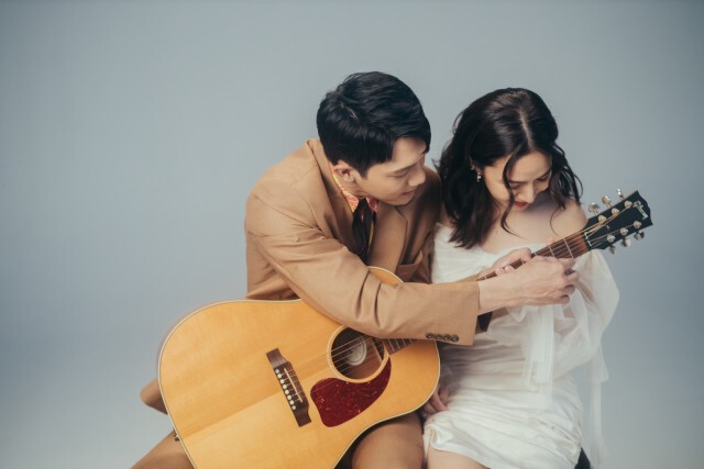 "ปั๊บ - ใบเตย" ควงแขนแถลงข่าวก่อนวันวิวาห์เผยยังไม่รีบมีลูกขอปล่อยตามธรรมชาติ