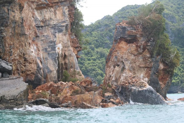 "โนอึล" ทำพิษ "เกาะหินแตก" หินปูนถล่ม เตือนห้ามเข้าใกล้