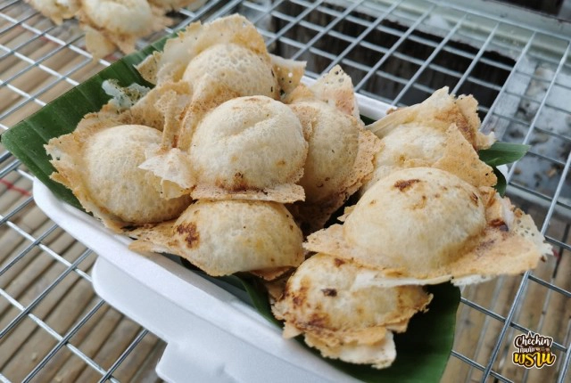 สามีภรรยา ขายขนมครกไม่ยอมแพ้ต่อชีวิตแม้ไม่ได้ยิน