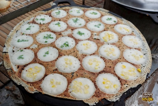 สามีภรรยา ขายขนมครกไม่ยอมแพ้ต่อชีวิตแม้ไม่ได้ยิน