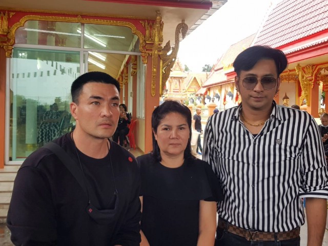 ศิลปินตลกอาลัยรดน้ำศพ "โรเบิร์ต สายควัน" เผย ปัญหาครอบครัวทำตายตาไม่หลับ