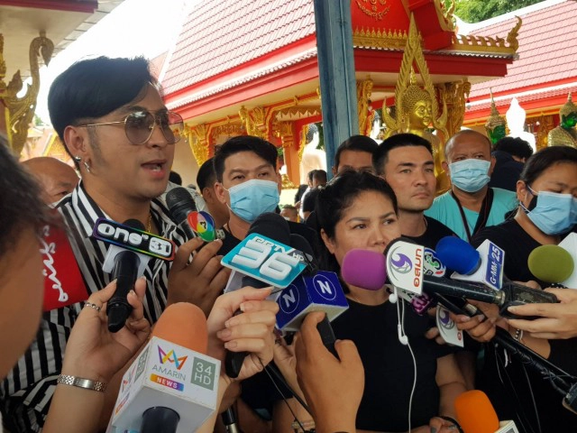 ศิลปินตลกอาลัยรดน้ำศพ "โรเบิร์ต สายควัน" เผย ปัญหาครอบครัวทำตายตาไม่หลับ