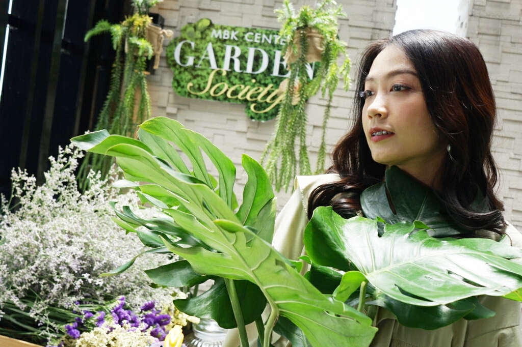 ฮิตไม่เลิก !  เอ็ม บี เค เซ็นเตอร์ ชวนเดินเล่น จิบชาในสวน ซื้อต้นไม้ ในงาน MBK CENTER GARDEN Society