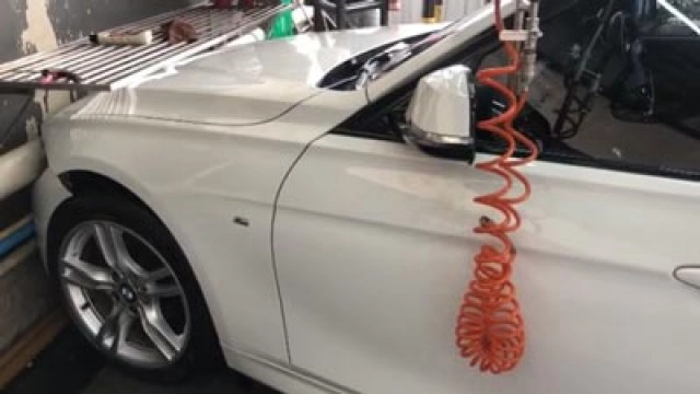 "ดีเจบอย" สุดเซ็งรถหรูโดน พนง.คาร์แคร์ระดับพรีเมียมชนยับพังเสียหาย!!