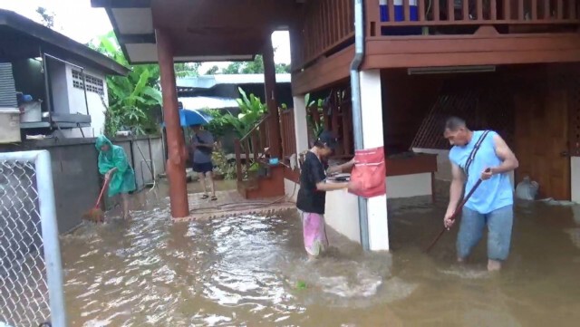 น้ำป่าทะลักท่วมเมืองแพร่เช้ามืด
