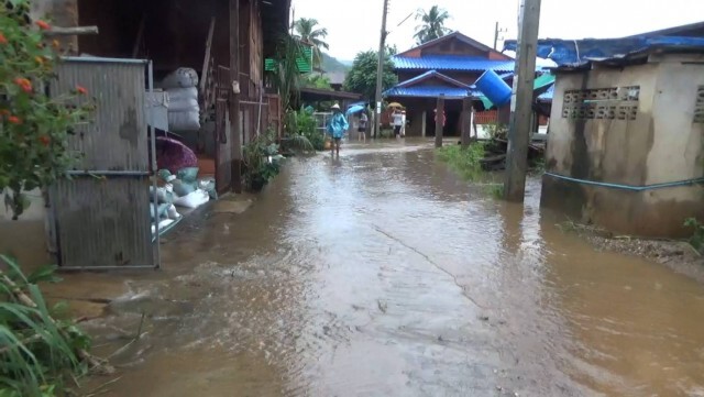 น้ำป่าทะลักท่วมเมืองแพร่เช้ามืด