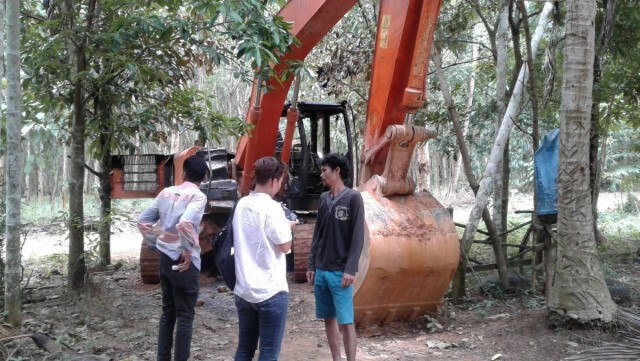 เผารถแบคโฮวอดกว่า 4 ล้านคาดขัดแย้งธุรกิจ
