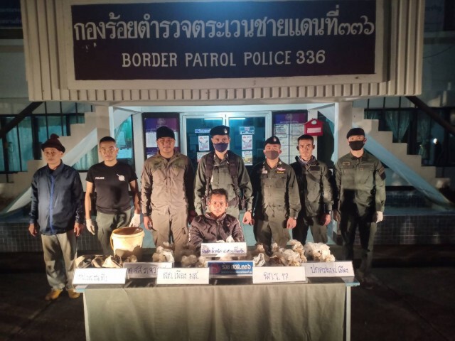 สนธิกำลังจับหนุ่มขนฝิ่นจากเมียนมาเข้าชายแดนแม่ฮ่องสอน