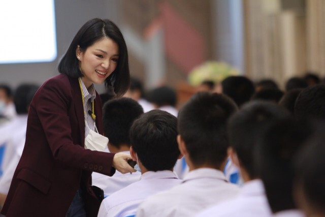 "มาดามเดียร์" หวังคนรุ่นใหม่นำชาติพ้นวิกฤตในมิติสร้างสรรค์