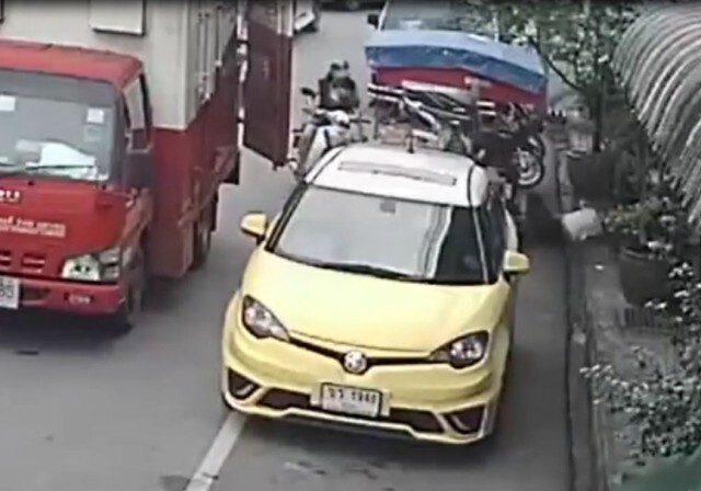 พ่อค้าหมูทำปืนลั่นใส่หน้าอกตัวเองดับ