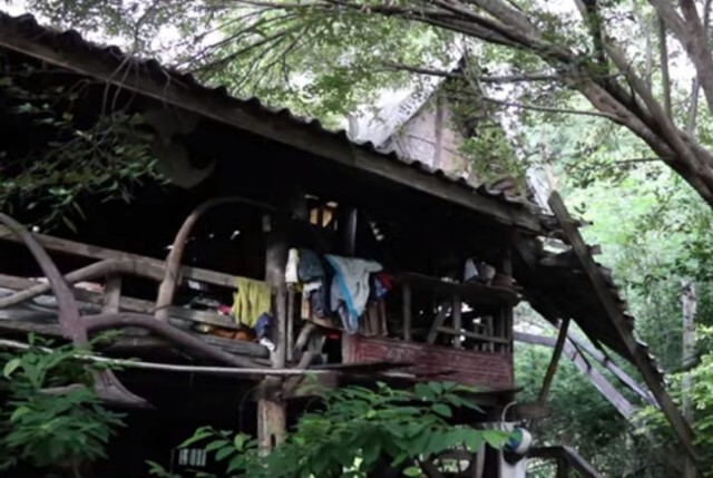 ลูกกตัญญู ดูแลแม่ป่วยจิตเวช เผยชีวิตสุดรันทด 13 ปี ที่อาศัยอยู่ในบ้านร้าง
