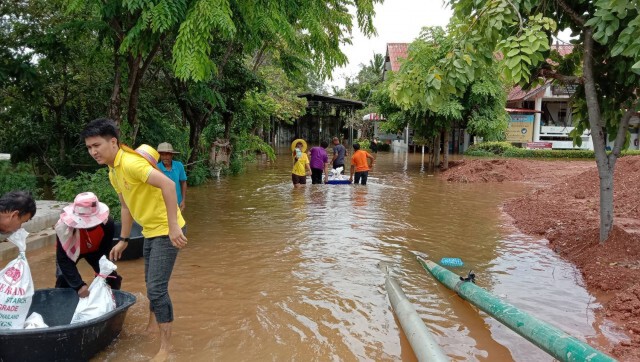 รพ.สต.พลสงครามน้ำทะลักเร่งสูบออก