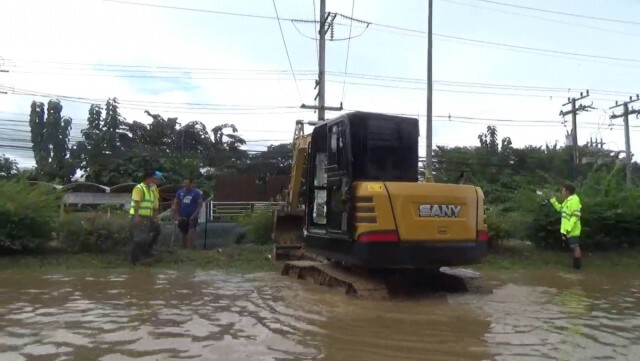 น้ำท่วม! สั่งปิดถนนขาล่อง-หน้าที่ว่าการ อ.สูงเม่น