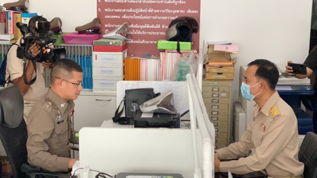 "กรมศิลป์" แจ้งความม็อบ "หมุดทองเหลือง" แล้ว