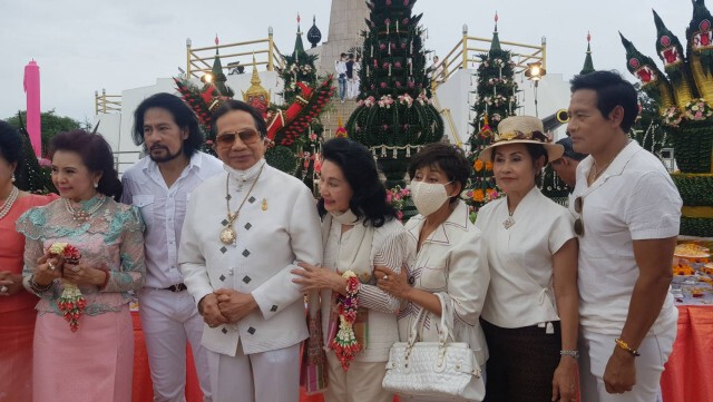 บิณฑ์ จัดพิธีบวงสรวงครบรอบ 167 ปี ร.5