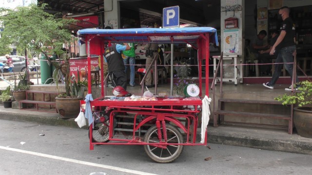 พ่อค้าหมูทำปืนลั่นใส่หน้าอกตัวเองดับ