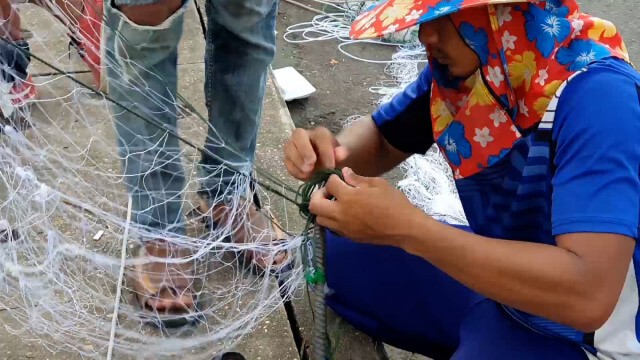 ชาวบ้านแห่จับปลาสันเขื่อนปากมูลหลังพายุโนอึล