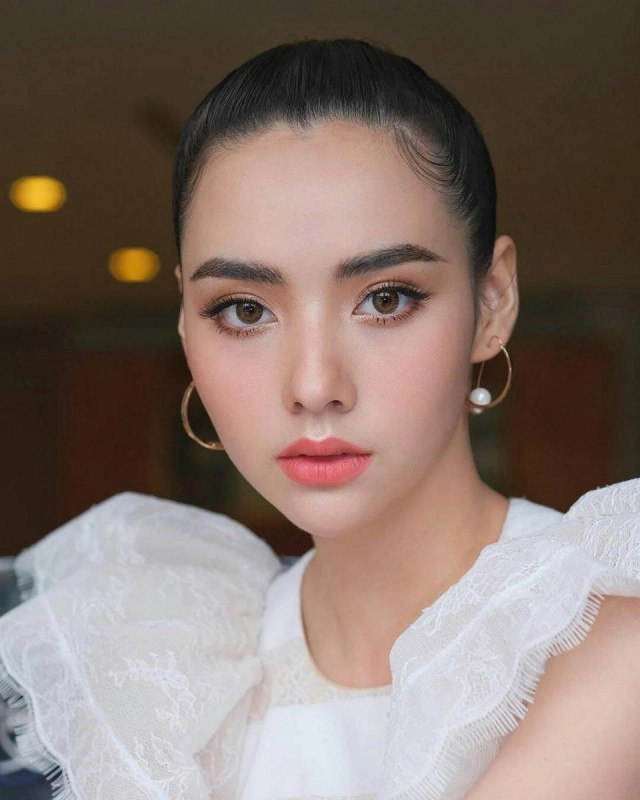 จับตา ทุกย่างก้าว มุกดา นรินทร์รักษ์ สวยดูแพง โกยเรตติ้งแรงทุกเรื่อง