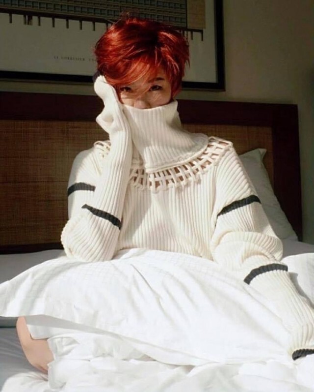 "คริส หอวัง" อวดลุคใหม่ผมแดงสั้นซอยที่มาพร้อมกับท่าโพสสุดแซ่บ