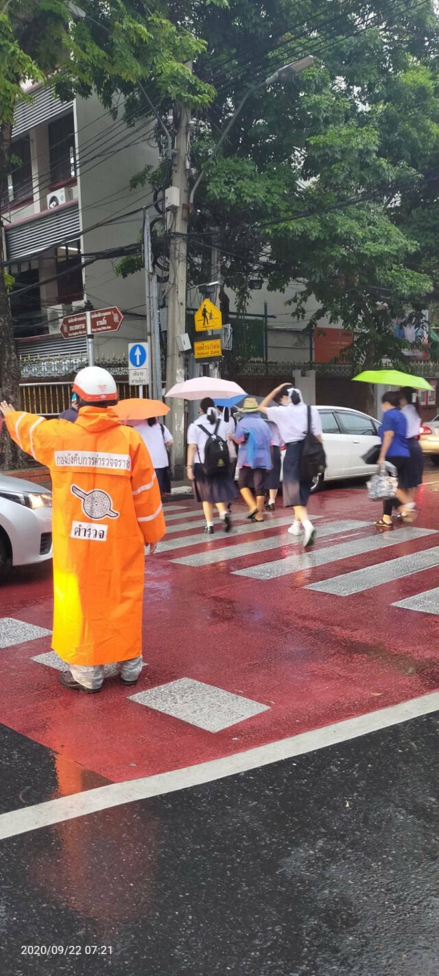 ฝนถล่ม กรุงเทพฯ อัมพาต! สั่ง จนท.เร่งบรรเทาการจราจร