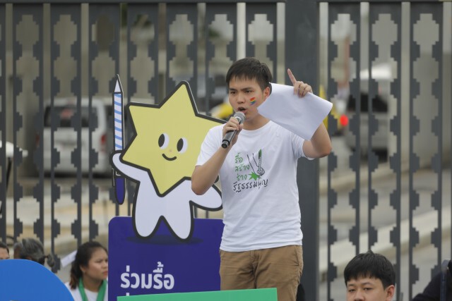 "ไอลอว์"ขน100,732รายชื่อยื่นแก้รธน.ฉบับประชาชน