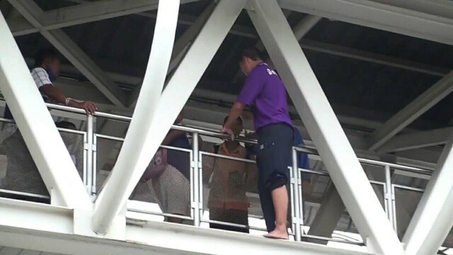 เพื่อนล้อหนุ่มม.3เครียด วิ่งโดดสะพานซ้ำ
