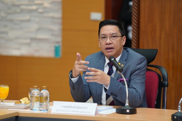 รมว.ดิจิทัลฯ  จี้ โอเปอร์เรเตอร์เร่งปิดเว็บพนันออนไลน์