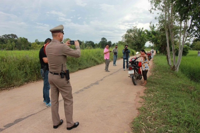 โจรถอดกางเกงโชว์อวัยวะเพศฉกทรัพย์ป้าข้างถนน