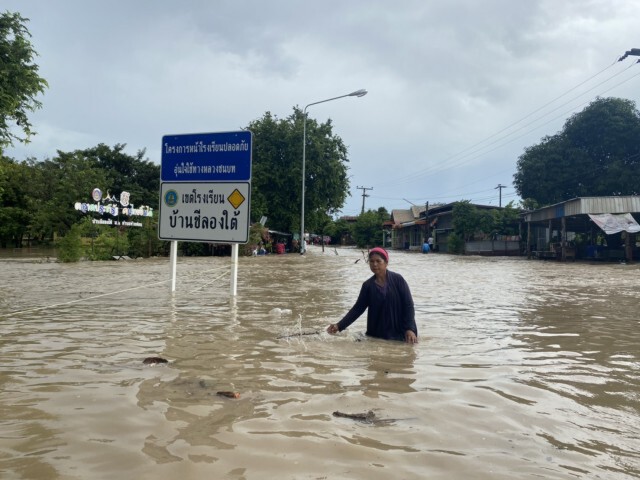 น้ำป่าเทือกเขาภูแลนคาทะลักท่วมบ้านริมลำชีลองใต้