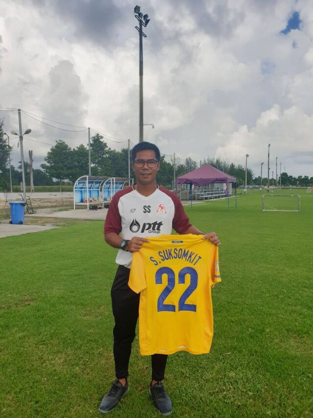 "เบิร์ท-สุธี" เปิดประมูลเสื้อคัดบอลโลก2014 ช่วยอดีตทีมงานช้างศึกป่วยมะเร็งปอด