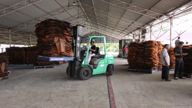 กยท.มอบทุน 4 ล้านบาท ลูกชาวสวนยางเรียนฟรี ป.ตรี