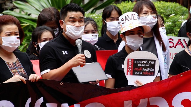 หมอ-พยาบาล ทวงนายกรัฐมนตรีขอหมอชาญชัยคืน รพ.ขอนแก่น