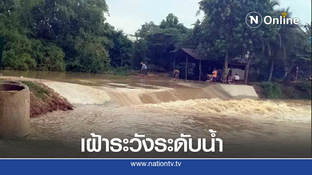 น้ำป่าไหลหลากท่วมบ้านโนนหมากมุ่น ชาวบ้านเร่งขนของหนี น้ำป่าไหลหลากท่วมบ้านโนนหมากมุ่น ชาวบ้านเร่งขนของหนี