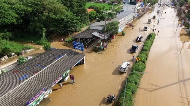 ฝนถล่มเชียงใหม่-วัดต้นเกว๋นจมบาดาล