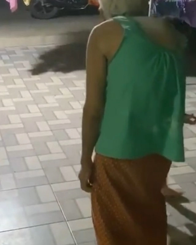 หลานชายโชว์สเต็ปแบบจัดเต็ม พอเห็นลีลายายเท่านั้นแหละ หืม ยอมกันซะที่ไหน