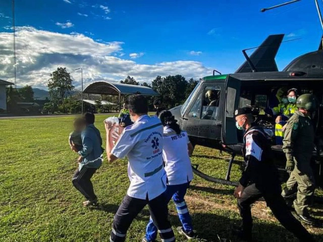 แพทย์-ทหาร ขับฮ. ช่วยเด็กชาย อายุ 1 ปี ป่วยหนักบนดอยบ้านปอหมื้อรู้อาการต้องรีบ